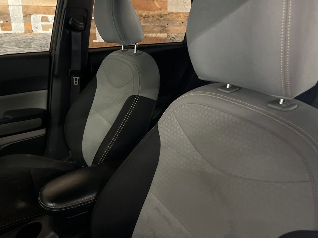 Used 2016 Kia Soul + image 9