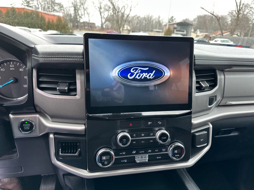 Used 2022 Ford Expedition XLT image 32