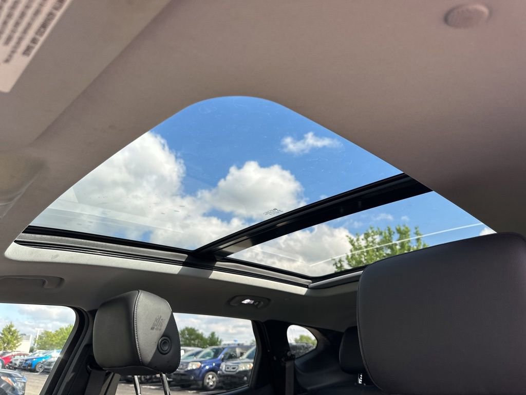 Used 2019 Chevrolet Blazer LT w/ Sun and Wheels Package FWD image 5