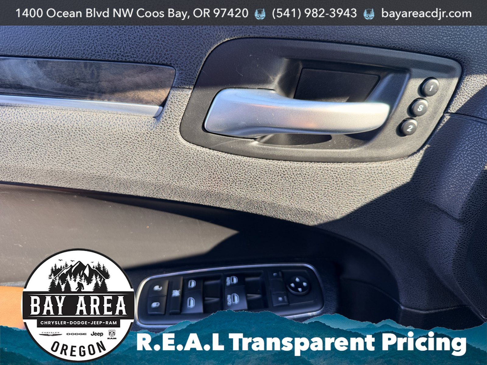 Used 2019 Chrysler 300 Limited w/ Light Group RWD image 12