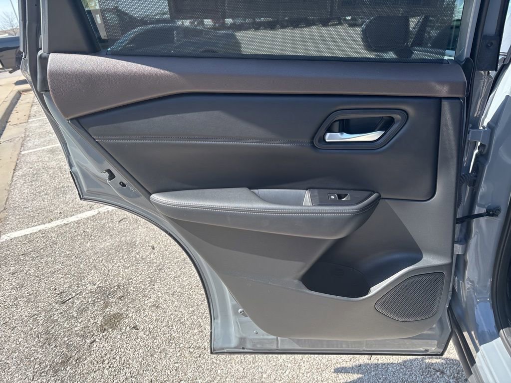 Used 2022 Nissan Rogue SL w/ SL Premium Package image 39