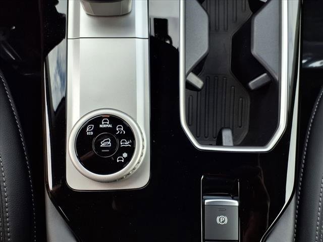 New 2025 Mitsubishi Outlander SEL image 25