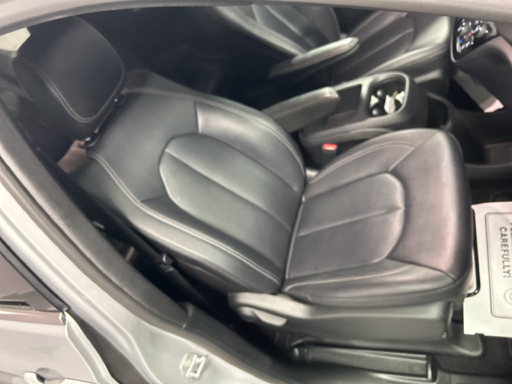 Used 2026 Chrysler Pacifica Select FWD image 26
