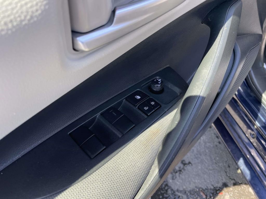 Used 2020 Toyota Corolla LE image 26