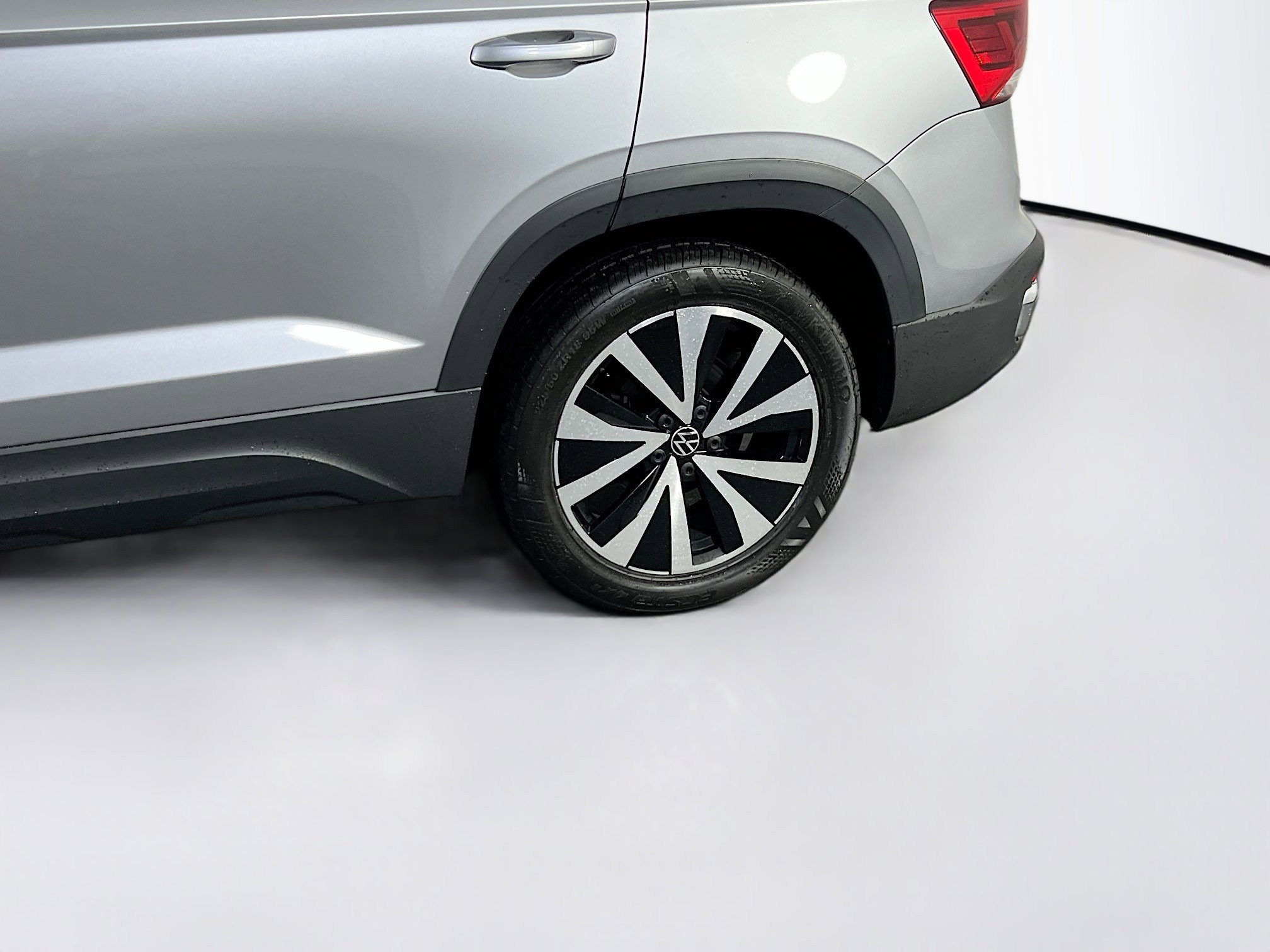 Used 2023 Volkswagen Taos SE AWD/4WD image 30