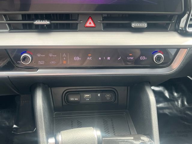 Used 2023 Kia Sportage EX image 19