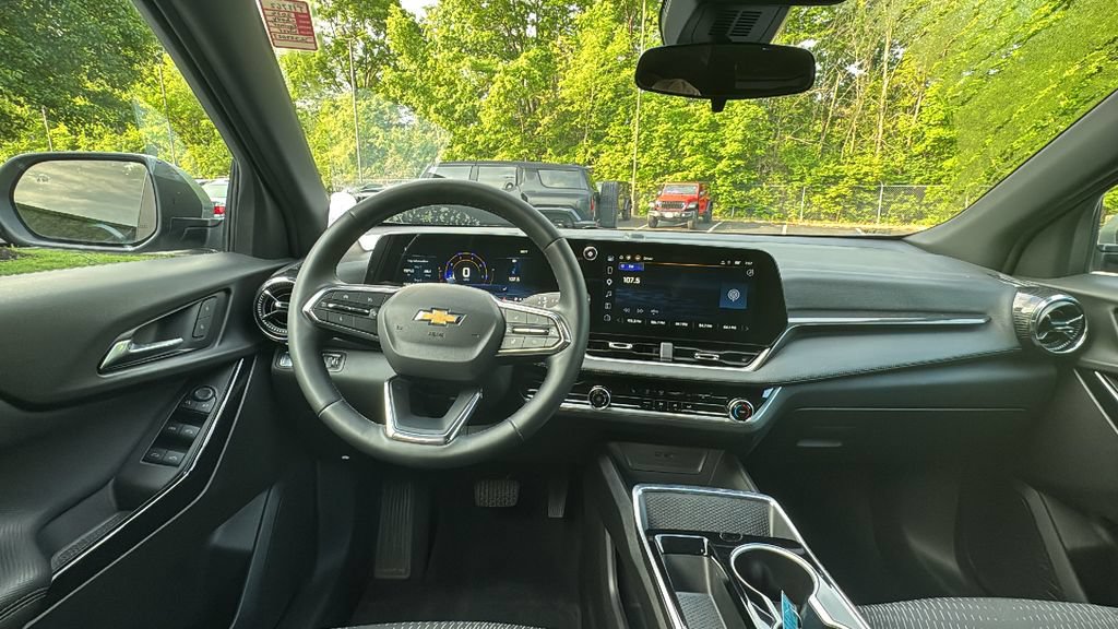 Used 2025 Chevrolet Equinox LT AWD/4WD image 8