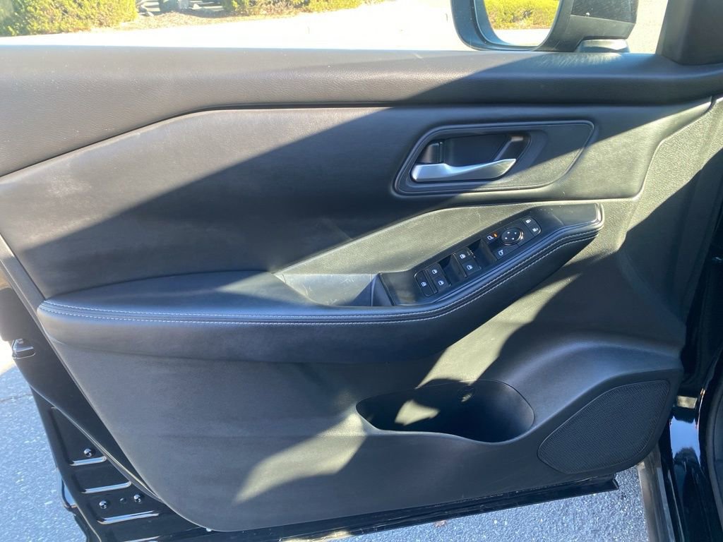 Used 2024 Nissan Rogue SV image 10