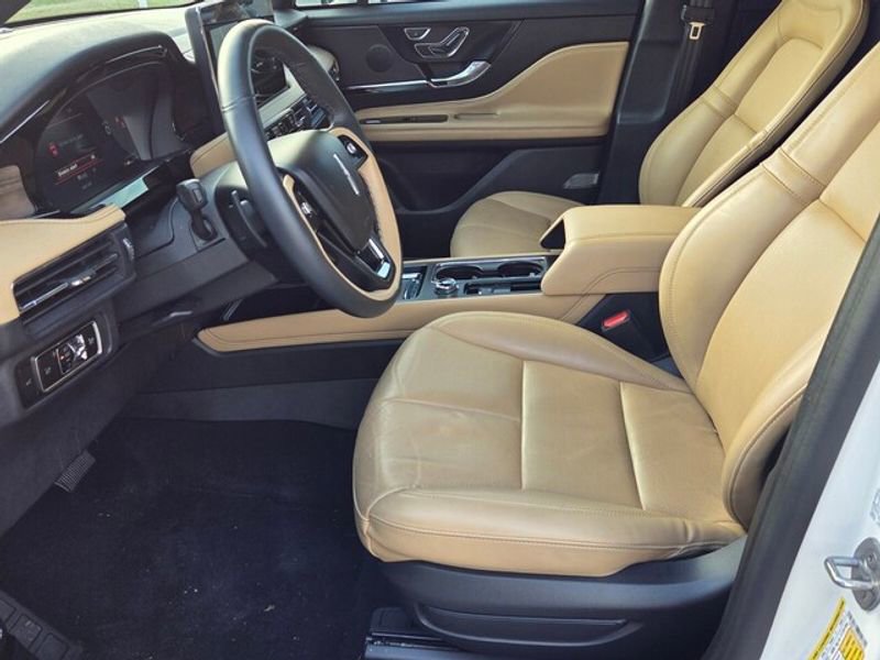 Used 2023 Lincoln Corsair Reserve image 7