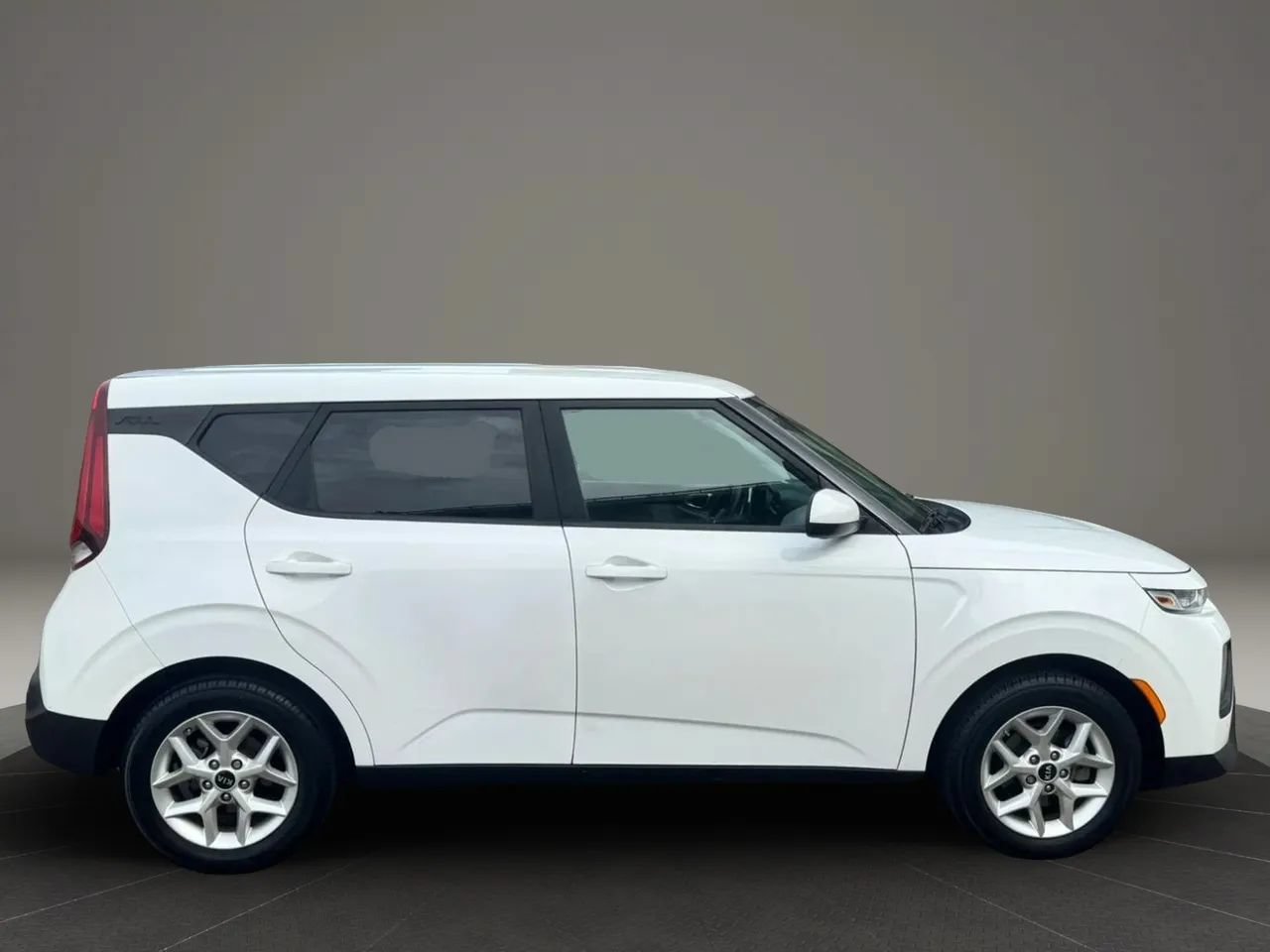 Used 2020 Kia Soul S FWD image 11