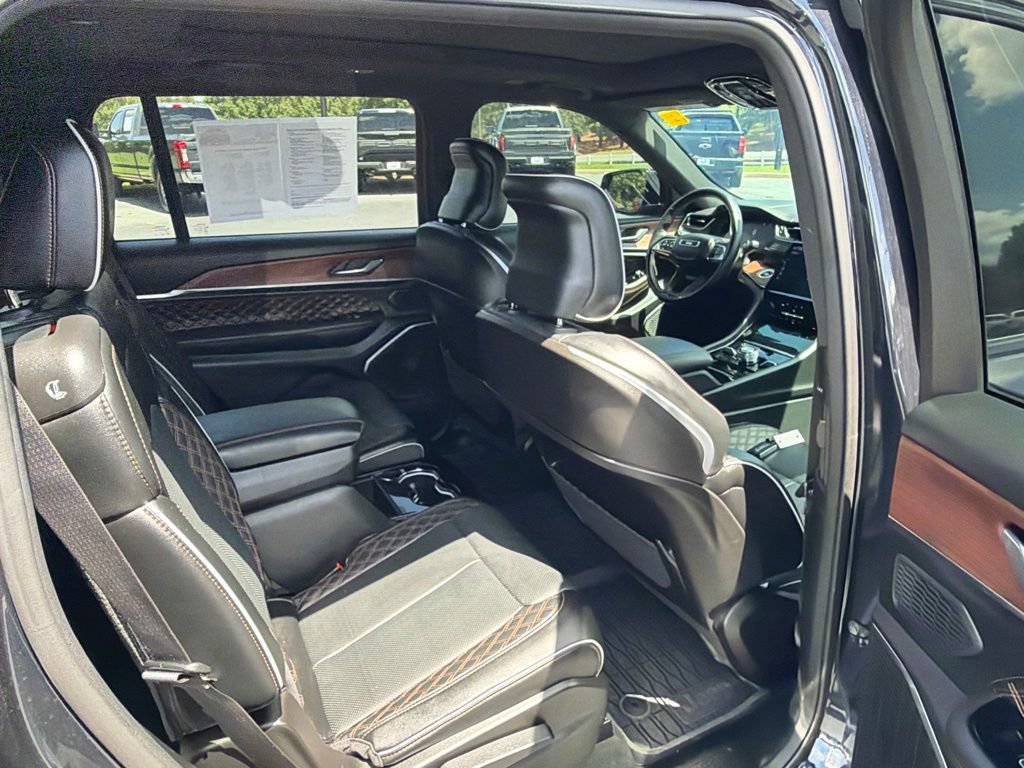 Used 2024 Jeep Grand Cherokee L Summit w/ High Altitude Package AWD/4WD image 35
