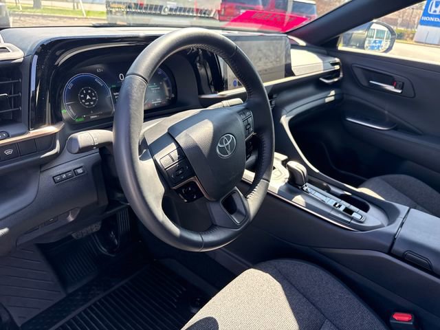 Used 2023 Toyota Crown XLE image 14