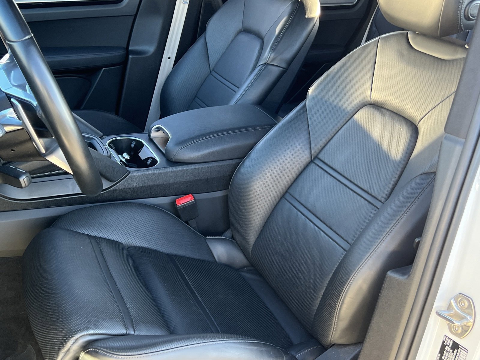 Certified 2022 Porsche Cayenne Platinum Edition image 5