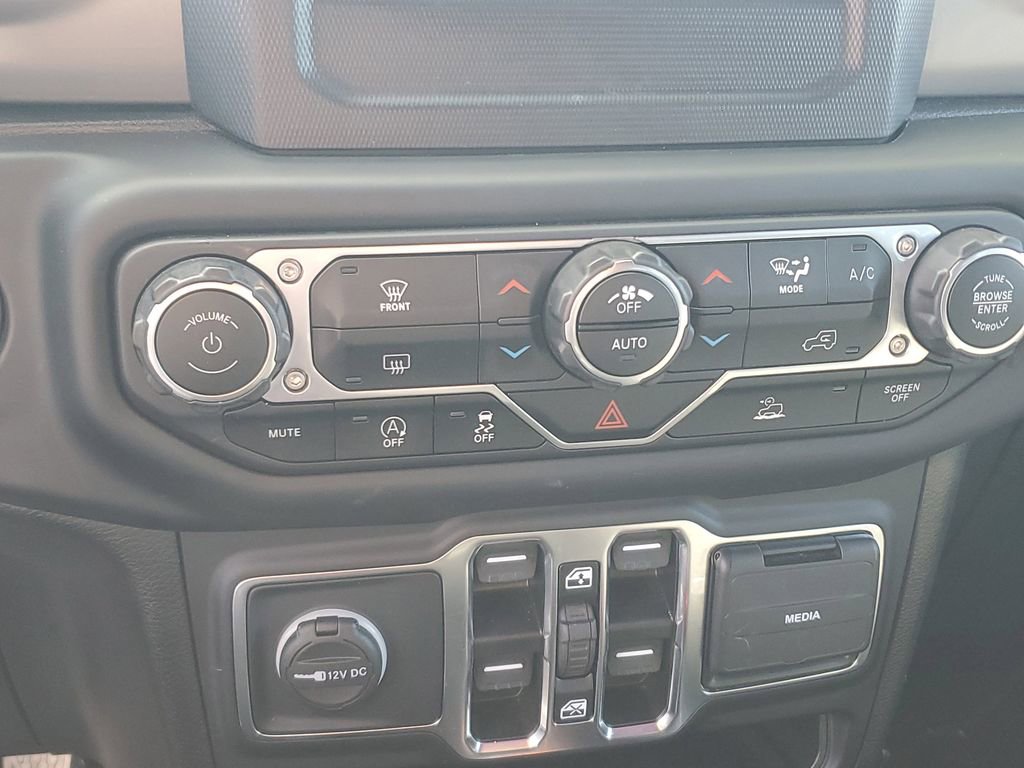 Used 2021 Jeep Wrangler Unlimited Sport image 29