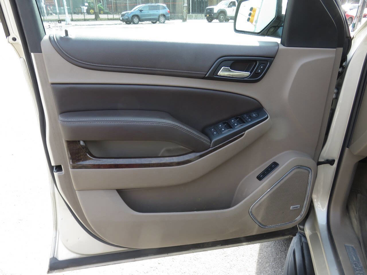 Used 2016 Chevrolet Suburban LT image 31
