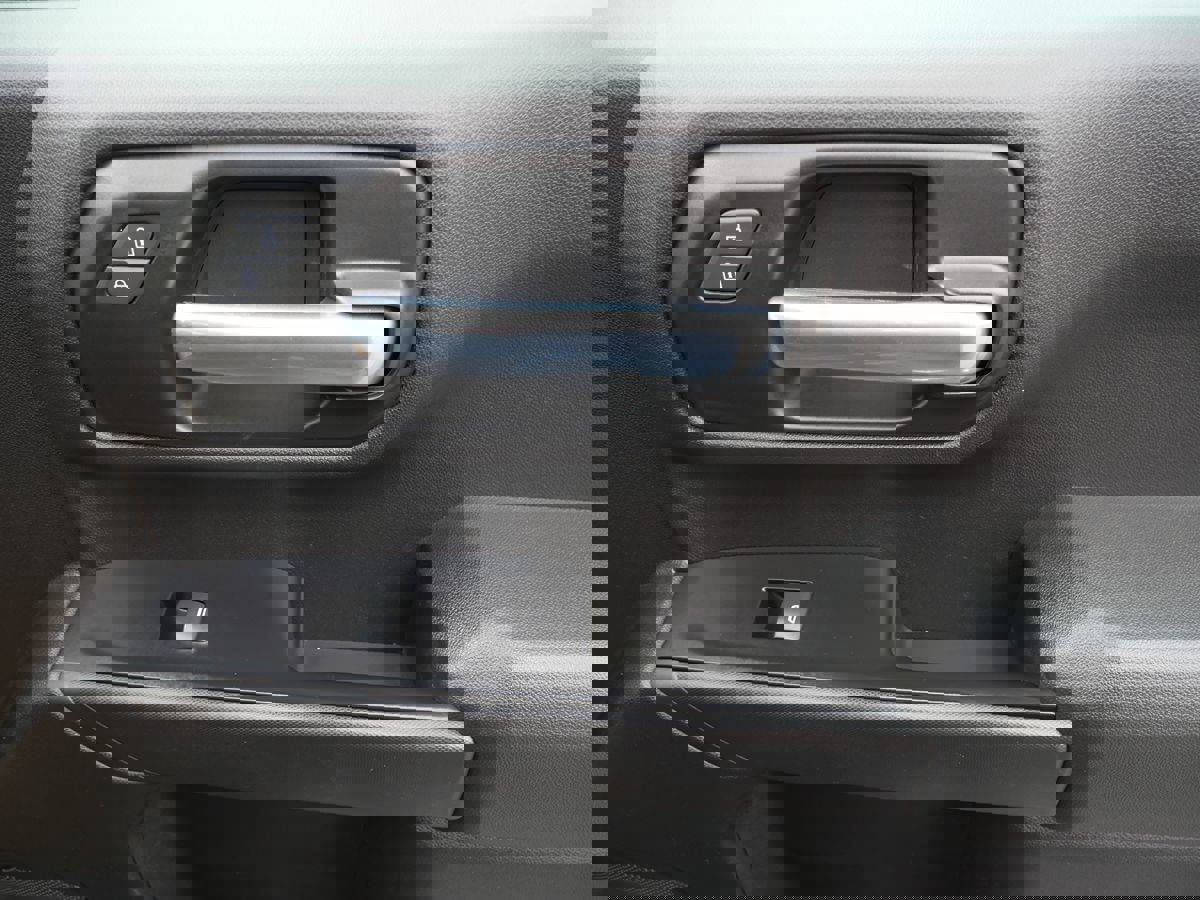 Used 2020 Chevrolet Silverado 1500 Custom w/ Custom Value Package image 16