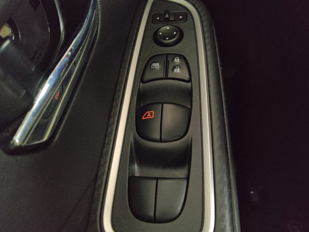 Used 2025 Nissan Versa SR w/ Trunk Package image 27