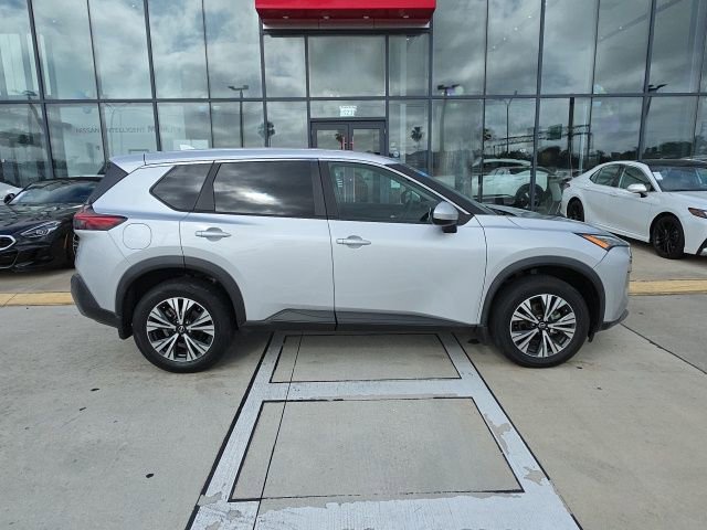 Used 2023 Nissan Rogue SV image 3