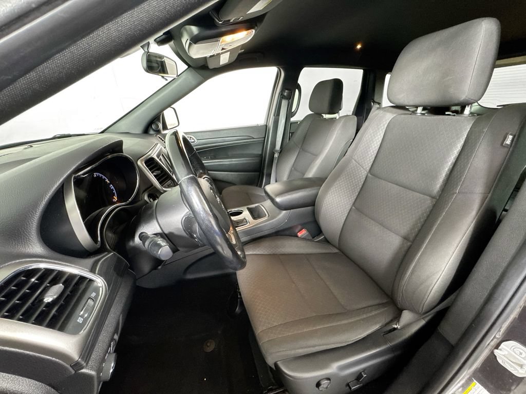 Used 2020 Jeep Grand Cherokee Laredo AWD/4WD image 19