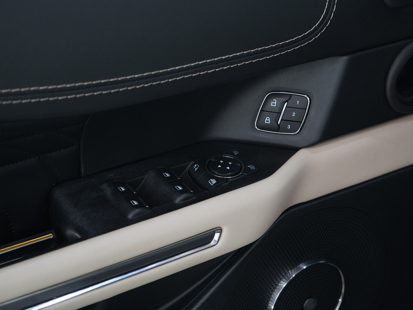 Used 2021 Ford Expedition Platinum image 25