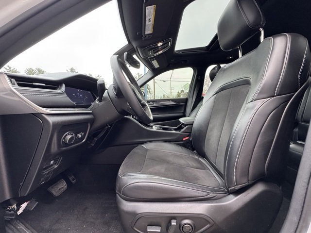 Used 2022 Jeep Grand Cherokee Altitude image 9