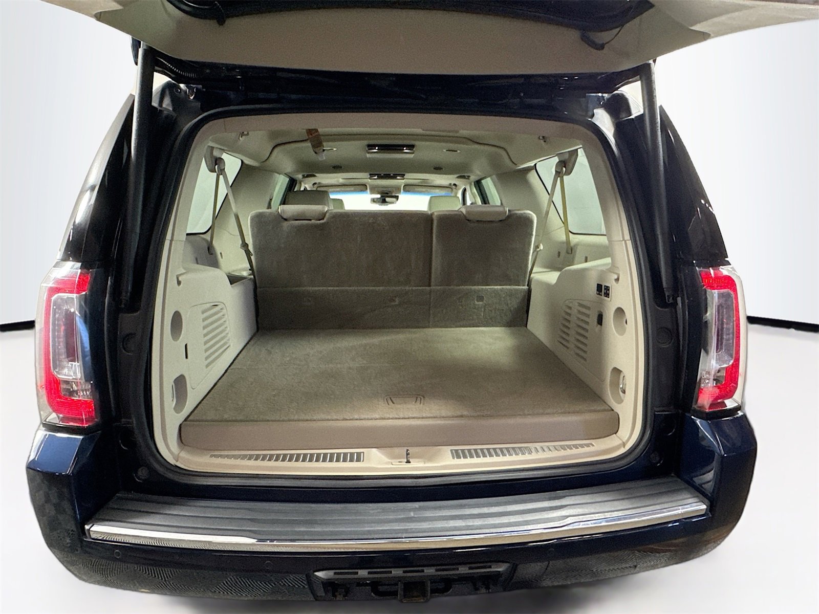 Used 2017 GMC Yukon XL Denali w/ Open Road Package image 23