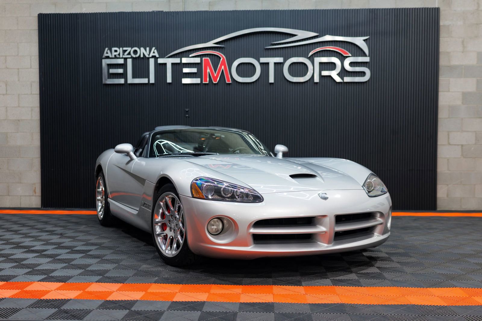 Used 2004 Dodge Viper SRT-10 image 3