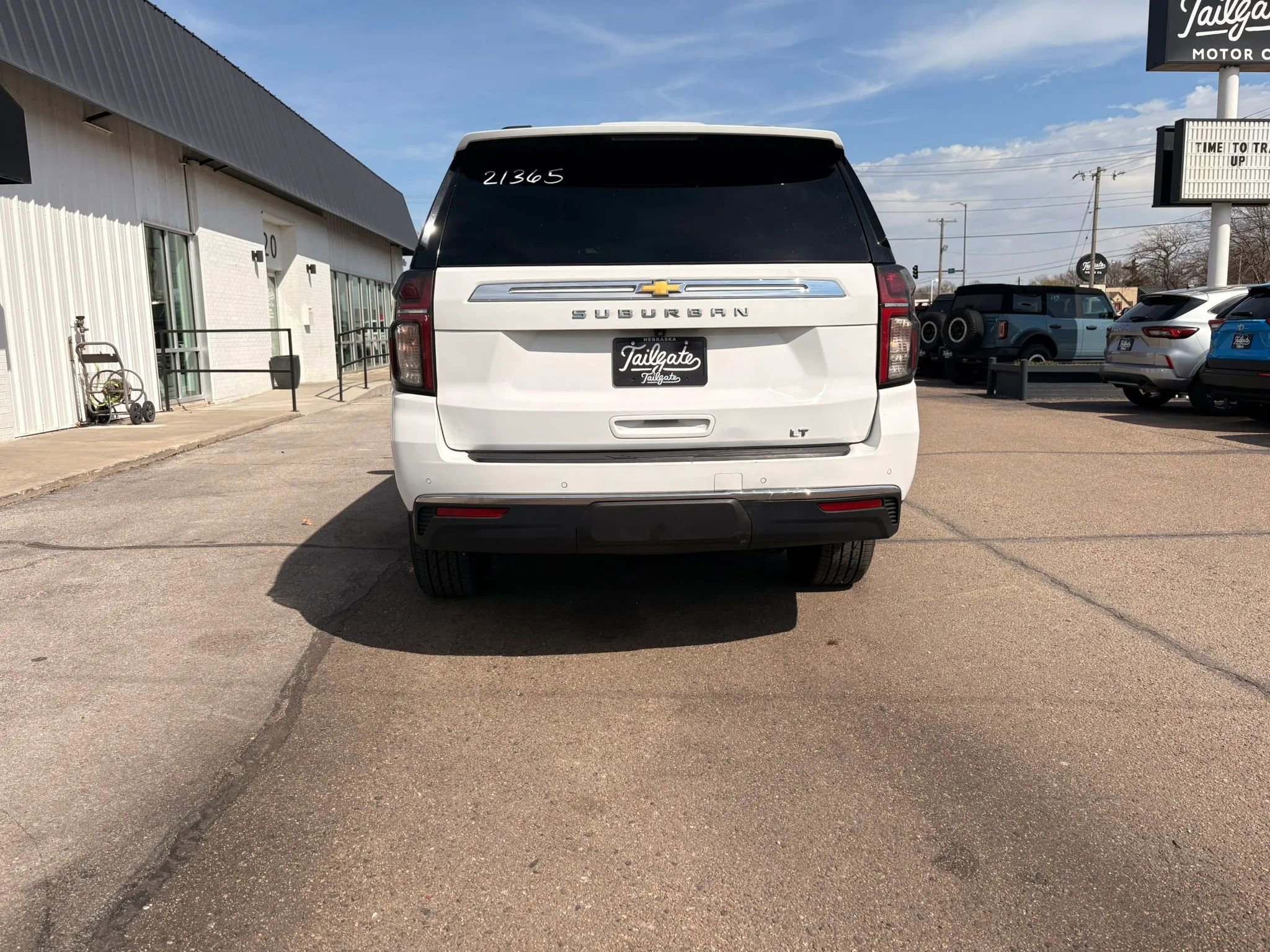 Used 2021 Chevrolet Suburban LT w/ LT Signature Package AWD/4WD image 7