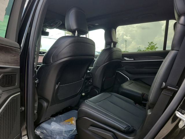New 2026 Jeep Grand Cherokee L Limited AWD/4WD image 10