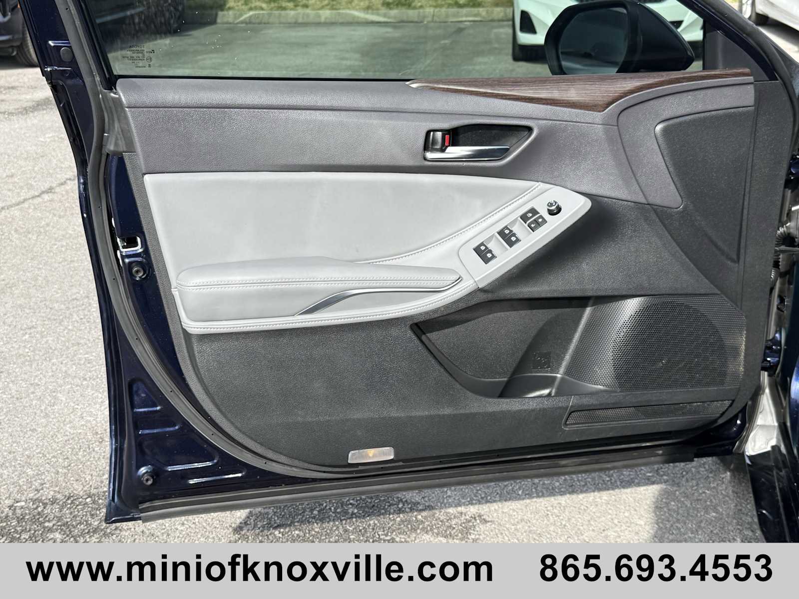 Used 2022 Toyota Avalon XLE image 12