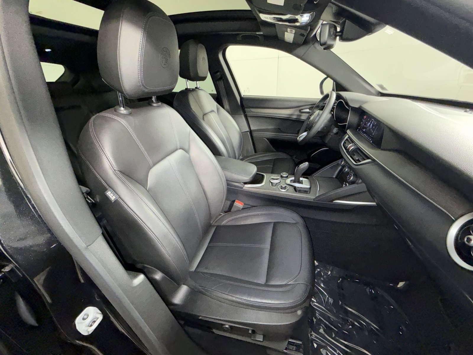 Used 2023 Alfa Romeo Stelvio Ti image 27