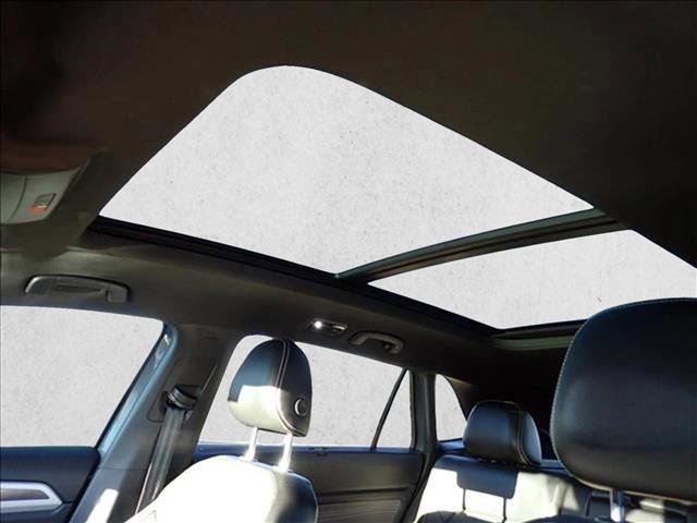 Used 2022 Volkswagen Atlas Cross Sport SEL Premium R-Line AWD/4WD image 16