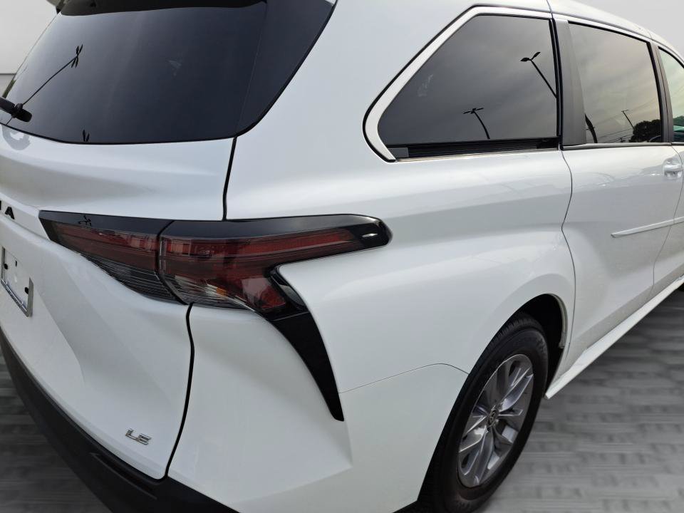 Used 2025 Toyota Sienna LE AWD/4WD image 22