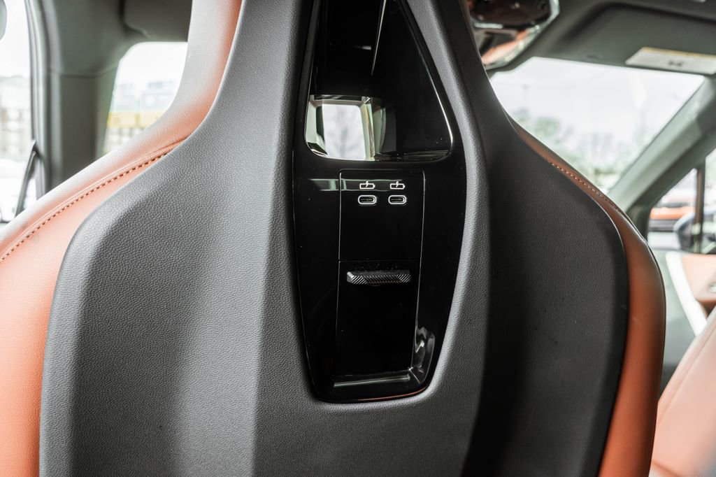 Used 2023 BMW iX xDrive50 w/ Premium Package image 33