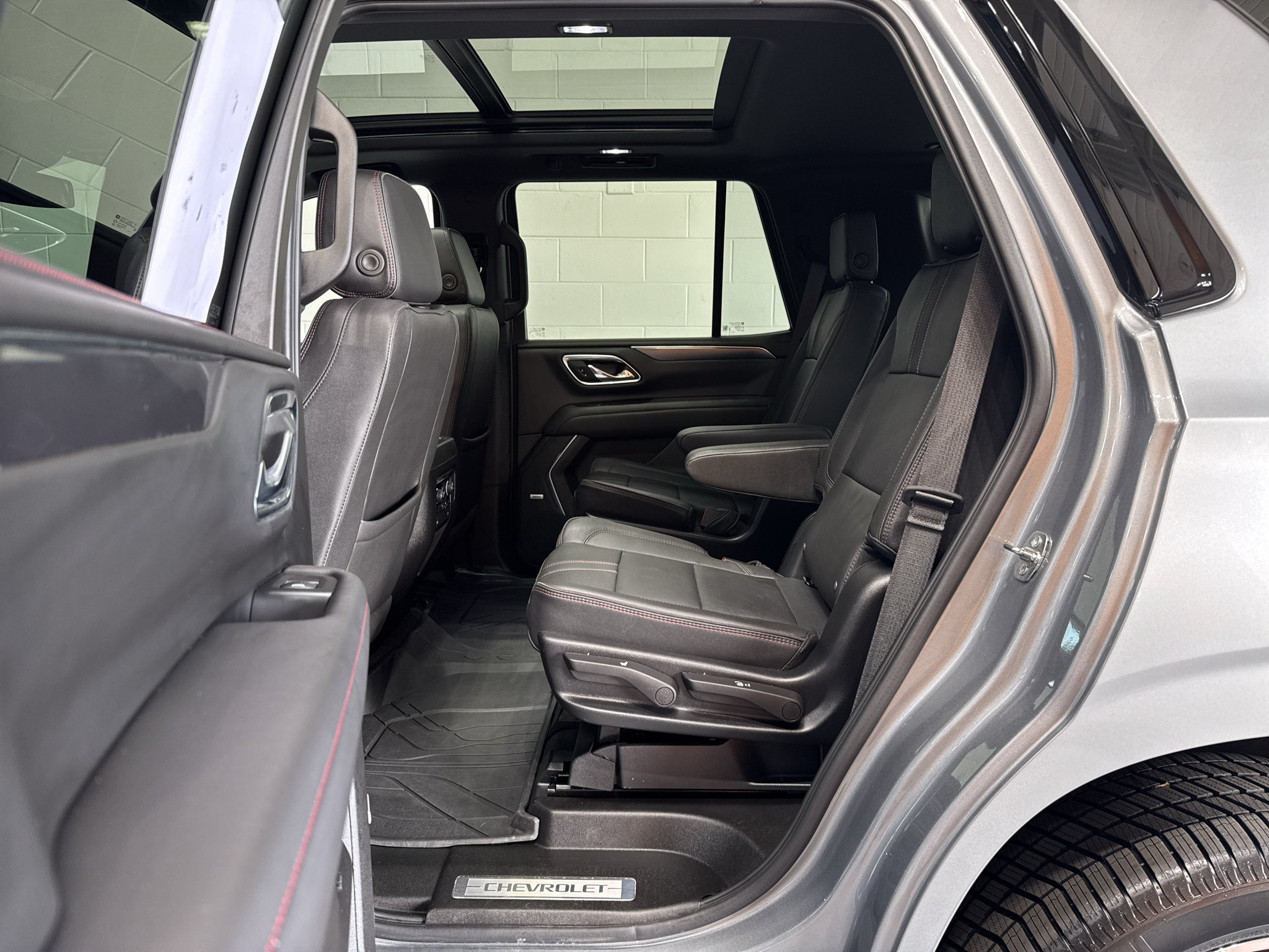 Used 2023 Chevrolet Tahoe RST w/ Sport Performance Package AWD/4WD image 9