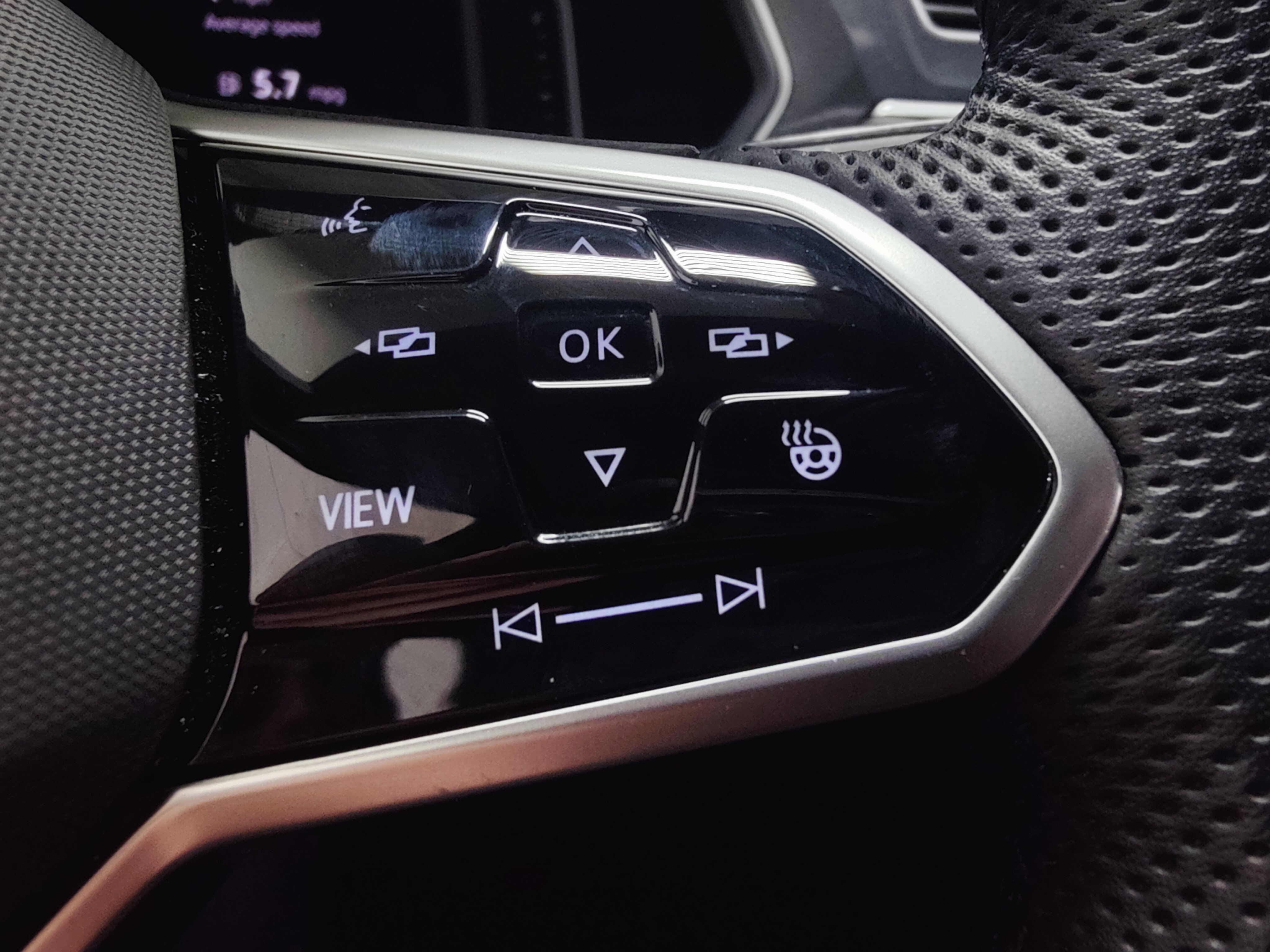 Used 2024 Volkswagen Tiguan SEL R-Line image 32