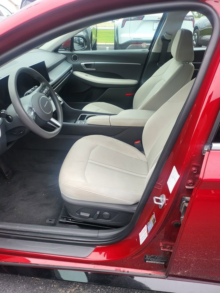 Used 2025 Hyundai Sonata SEL FWD image 2
