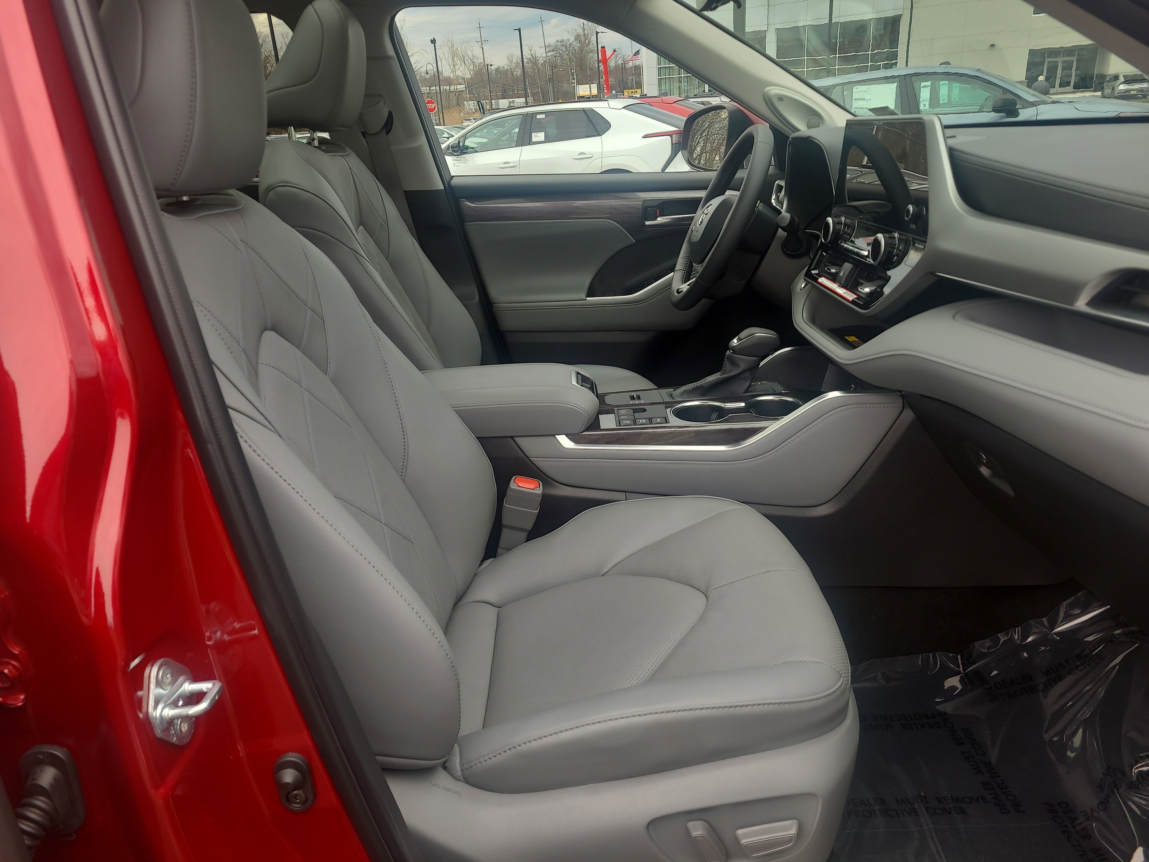 Certified 2025 Toyota Highlander Platinum image 17