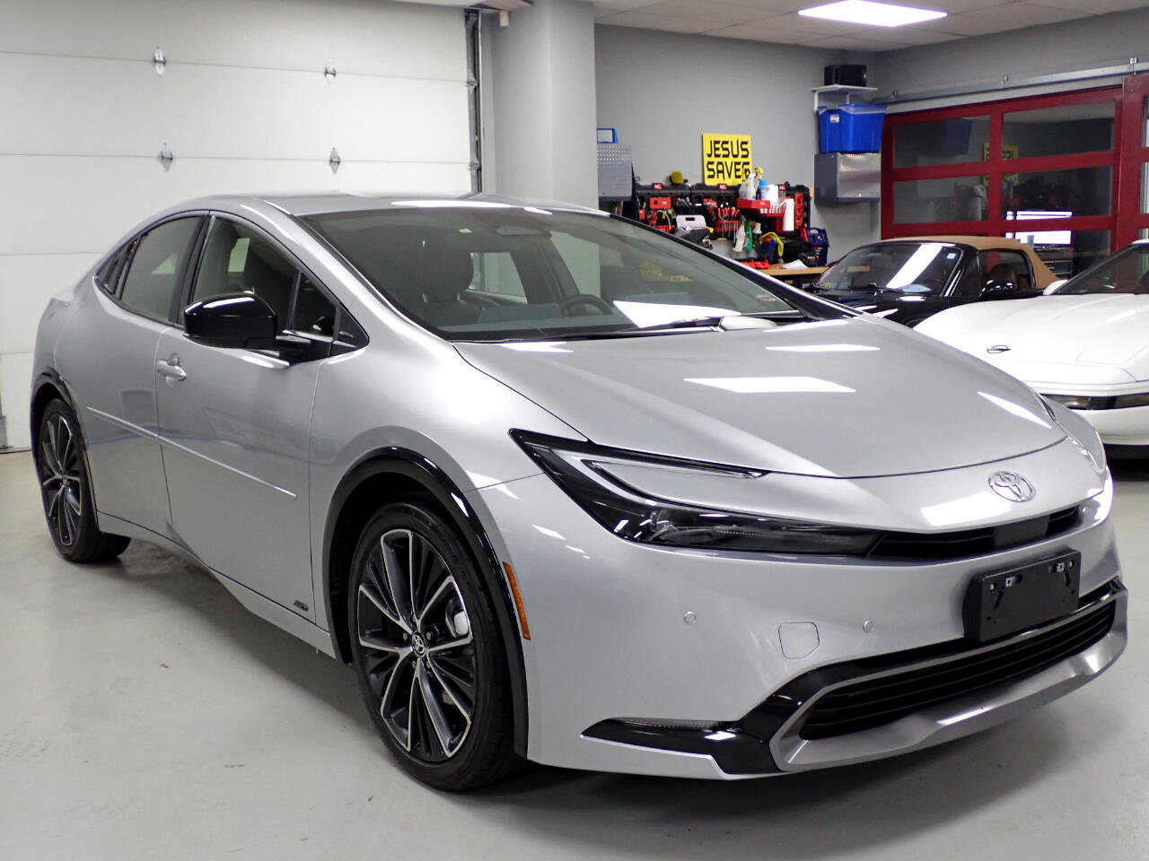 Used 2024 Toyota Prius XLE image 1