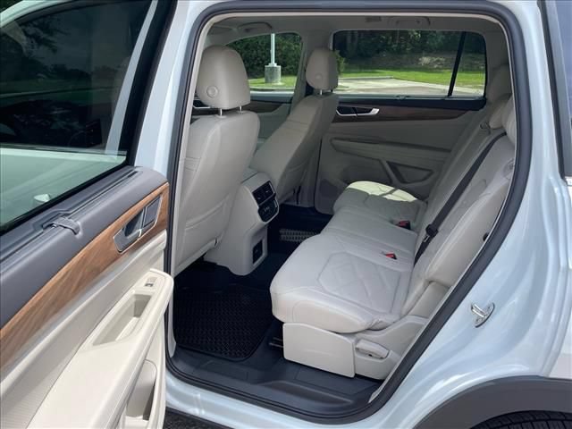 Used 2026 Volkswagen Atlas SE w/ Panoramic Sunroof Package FWD image 8