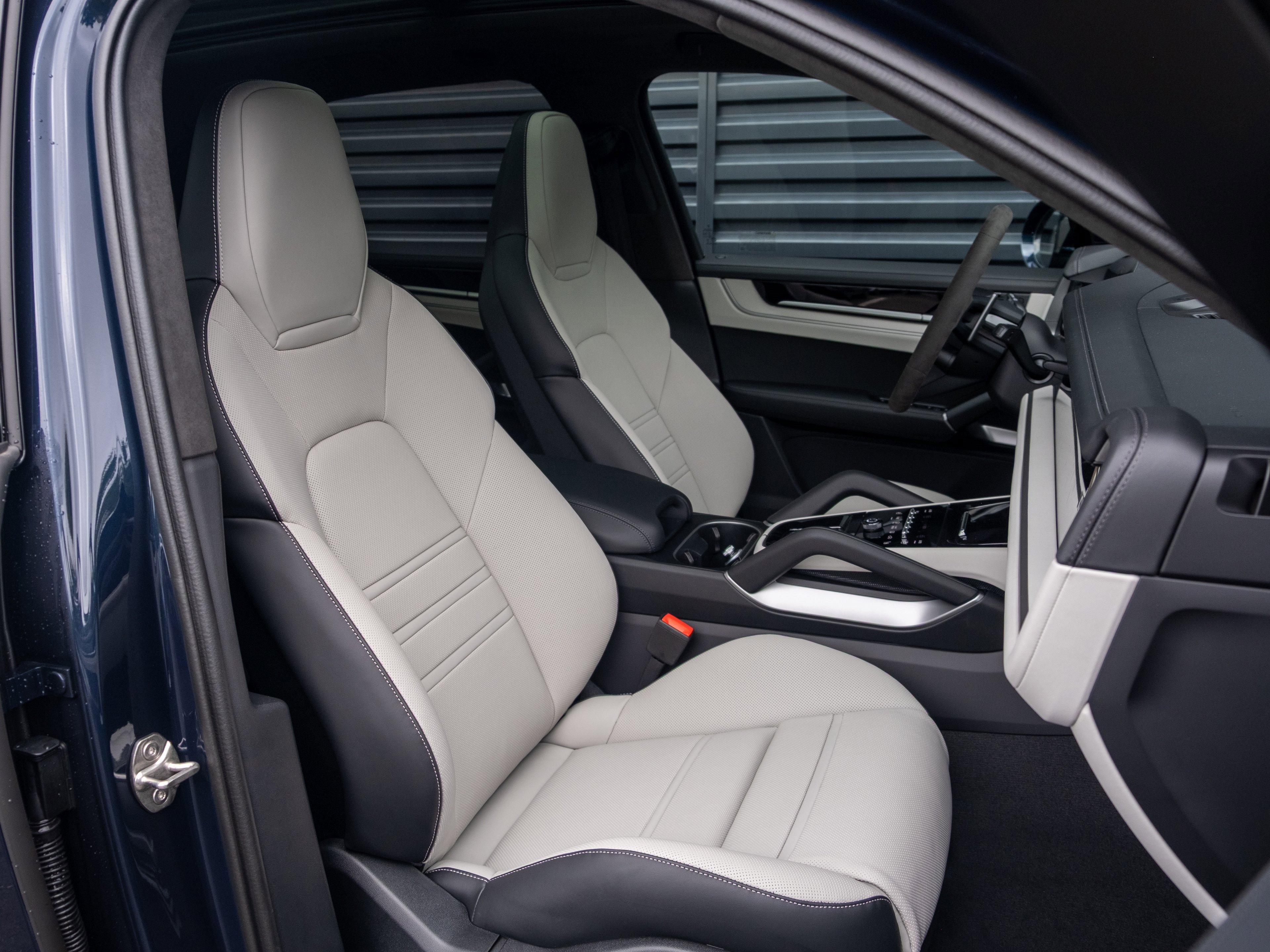 New 2025 Porsche Cayenne GTS image 35