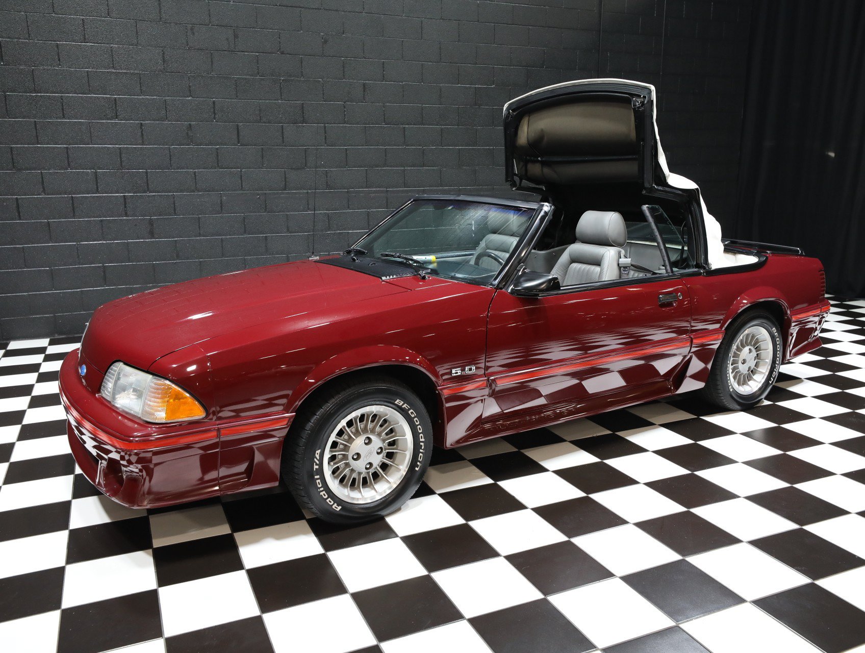 Used 1987 Ford Mustang GT RWD image 11