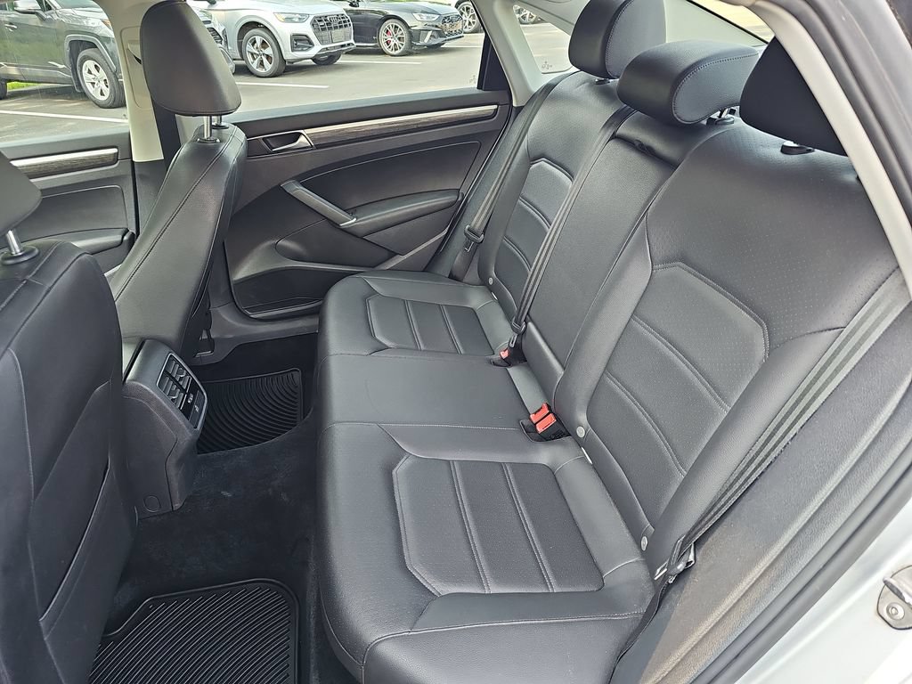 Used 2018 Volkswagen Passat 2.0T SE FWD image 26