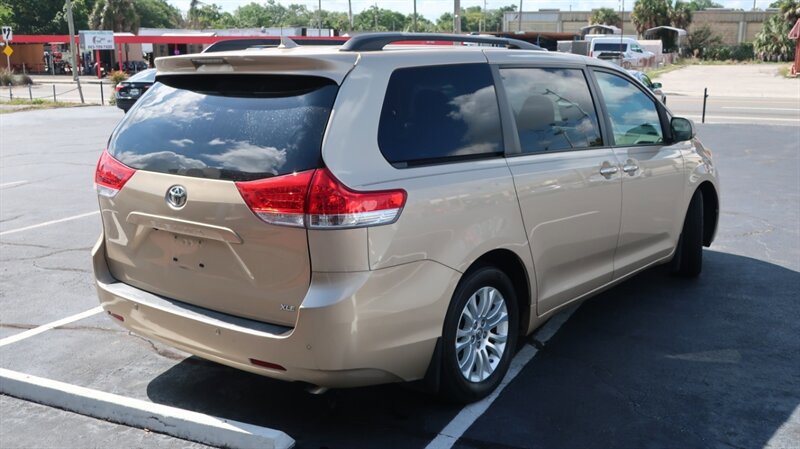 Used 2011 Toyota Sienna XLE w/ Premium Pkg FWD image 7