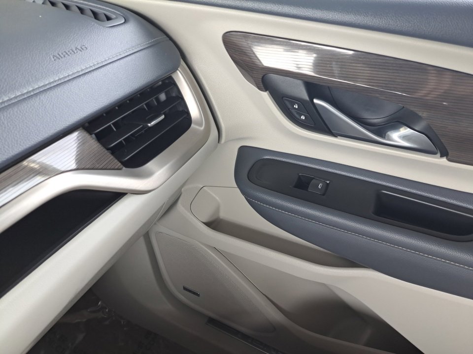 Used 2024 GMC Terrain Denali image 31