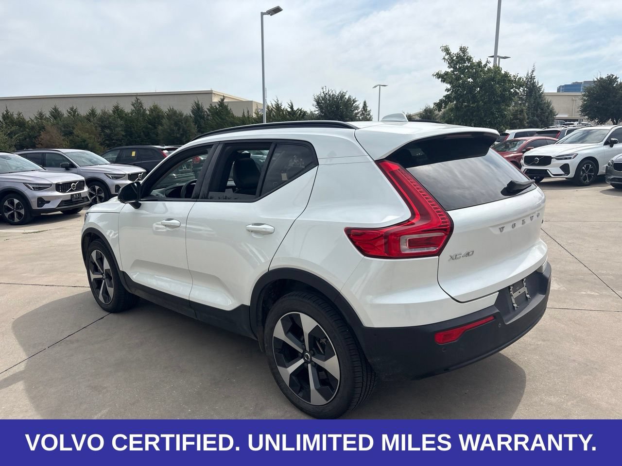Certified 2025 Volvo XC40 B5 Plus AWD/4WD image 9