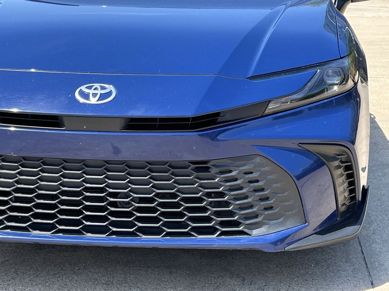 Used 2025 Toyota Camry SE FWD image 8