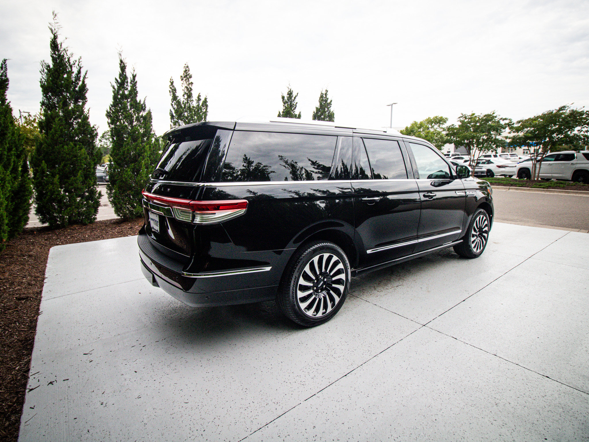 Used 2024 Lincoln Navigator L Black Label AWD/4WD image 10