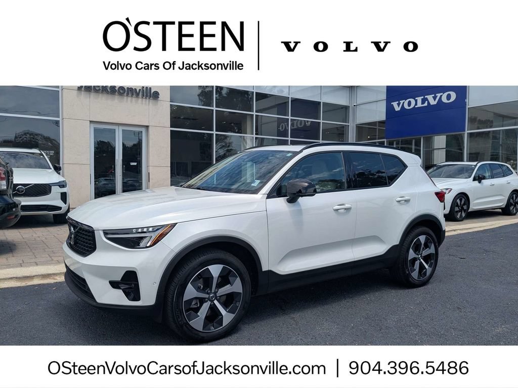 Certified 2026 Volvo XC40 B4 Plus w/ Protection Package Premier