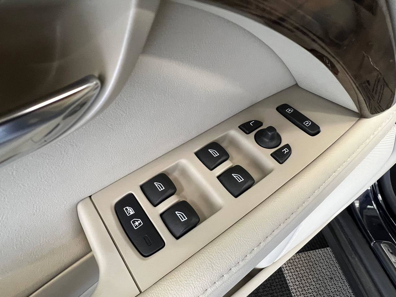 Used 2016 Volvo XC70 T5 Premier w/ Proximity Package FWD image 23